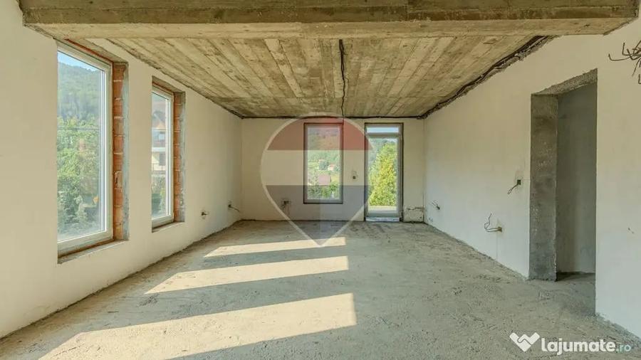 Casă cu 7 camere cu Teren 1322 Mp în Bunloc
