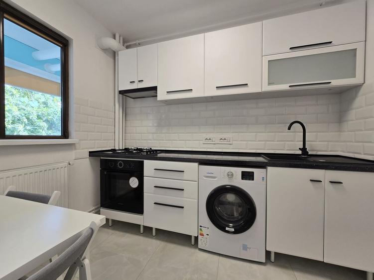 Apartament cu 2 camere semidecomandat, mobilat în 1 Mai