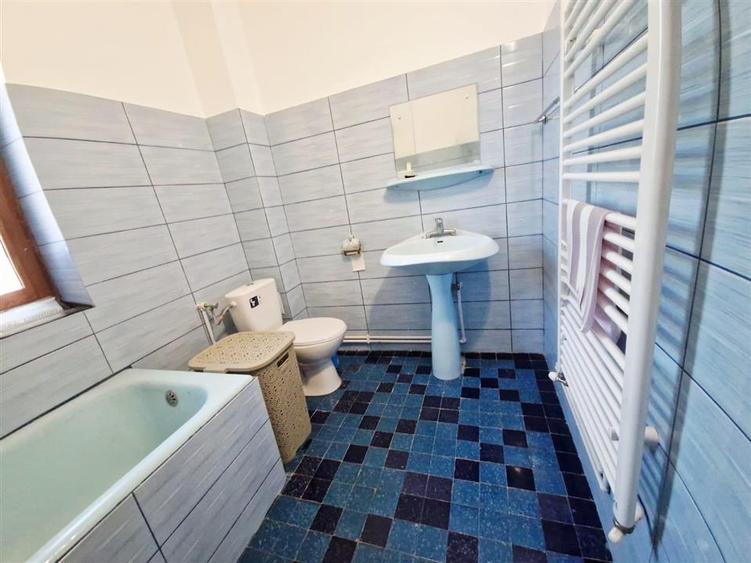Casă individuală cu 5 camere cu Canalizare în Central