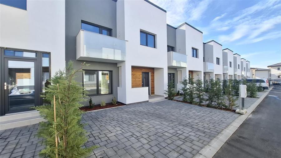 Duplex cu 4 camere cu Canalizare în Valea Lupului