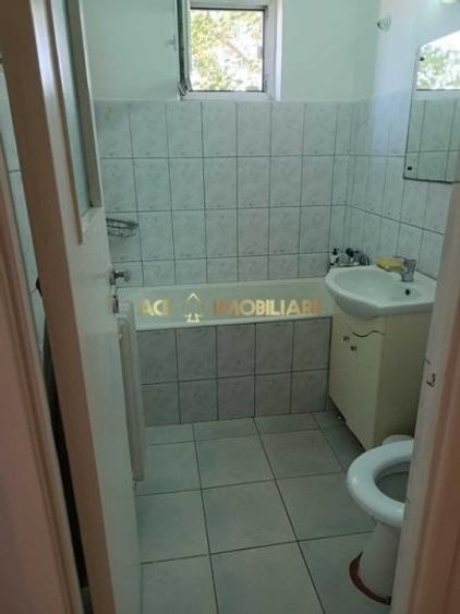 Apartament cu 3 camere decomandat, mobilat în Berceni