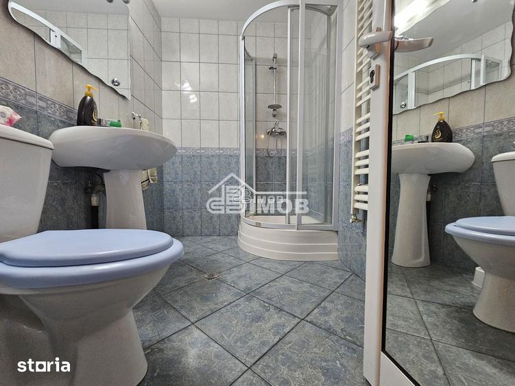 Apartament cu 3 camere decomandat în Micro 11