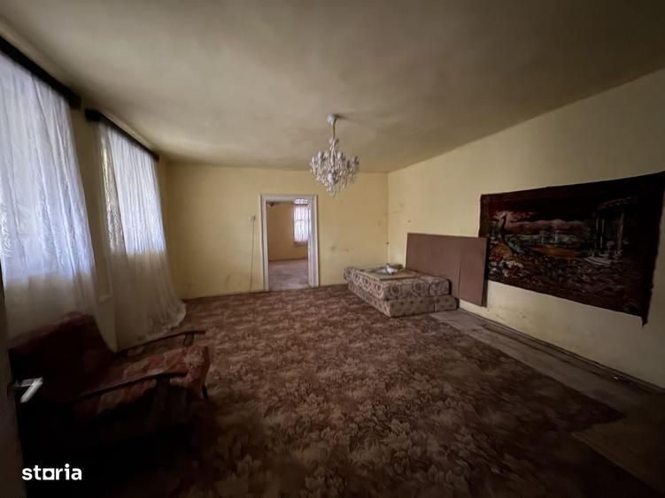 Casă cu 4 camere în Sântion