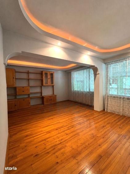 Apartament cu 4 camere decomandat în Micro 20