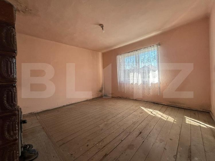 Casă individuală cu 2 camere cu Teren 1100 Mp în Mica