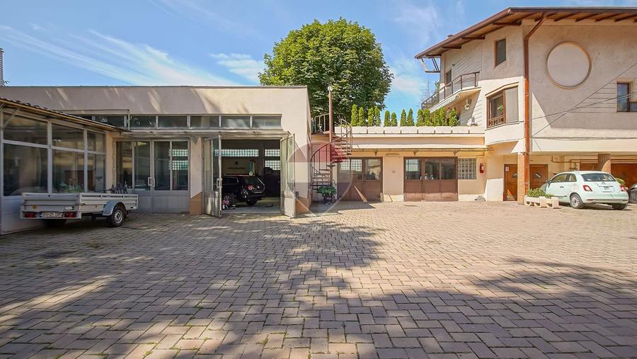 Spațiu comercial, de 255 mp, în Brașovul Vechi
