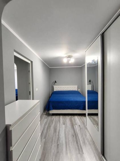 Apartament cu 3 camere semidecomandat în Central