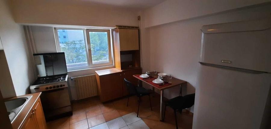 Apartament cu 2 camere decomandat în Victoriei
