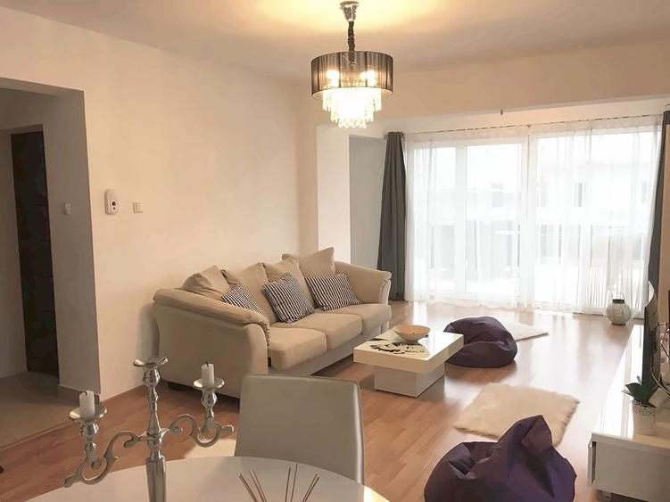 Apartament cu 4 camere decomandat în Central