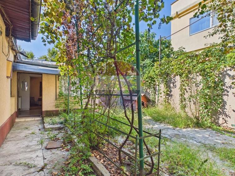 Casă individuală cu 4 camere cu Teren 244 Mp în Andronache
