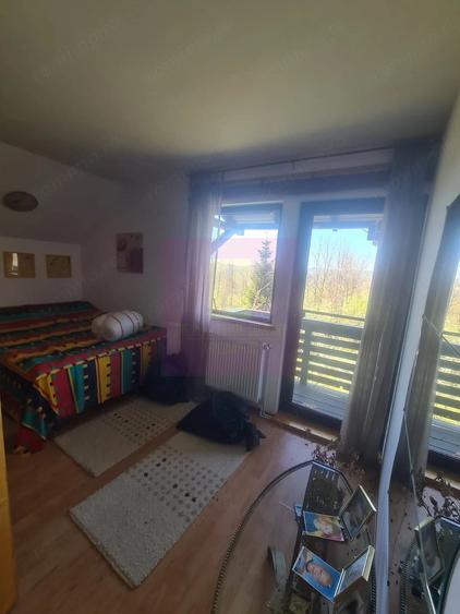 Casă cu 5 camere cu Teren 2177 Mp în Ghioșești