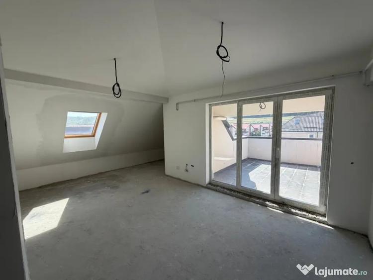 Apartament cu 3 camere decomandat în Florești