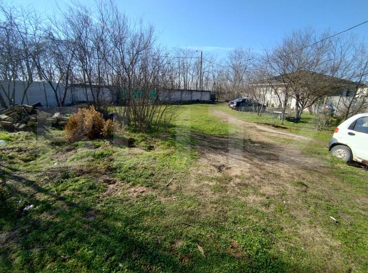 Casă individuală cu 6 camere cu Canalizare în Cârcea