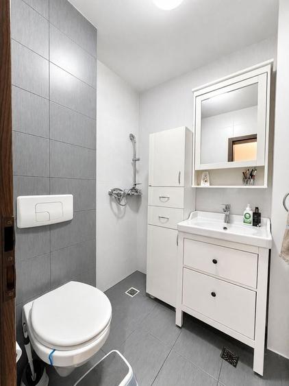 Casă cu 6 camere cu Canalizare în Spitalul Județean