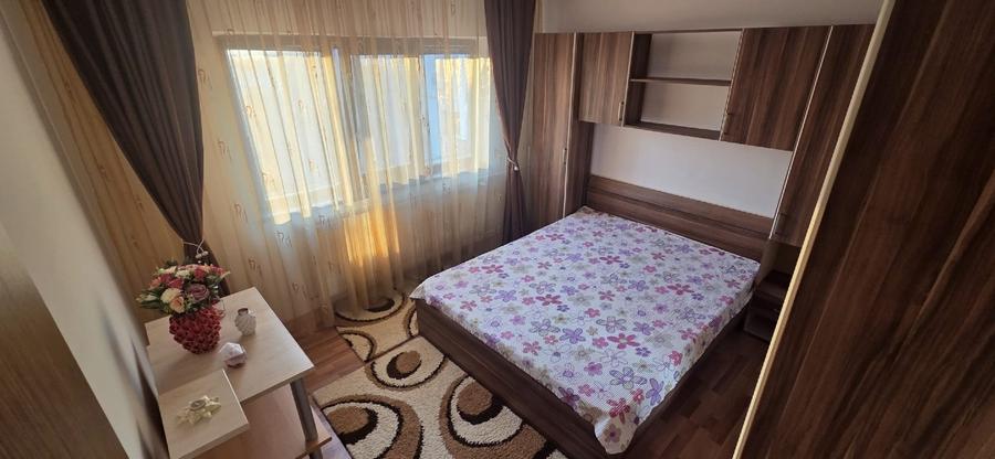 Apartament cu 3 camere semidecomandat în Torontalului