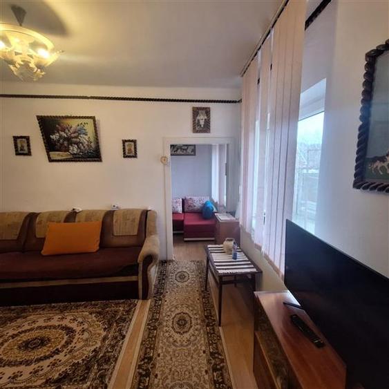 Casă individuală cu 4 camere cu Canalizare în Exterior Est