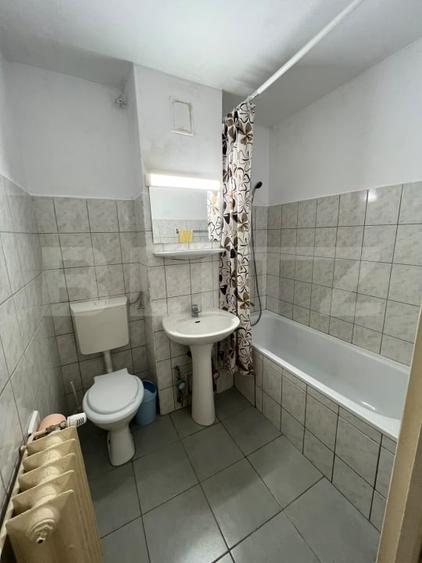 Apartament cu 3 camere decomandat, mobilat în Central