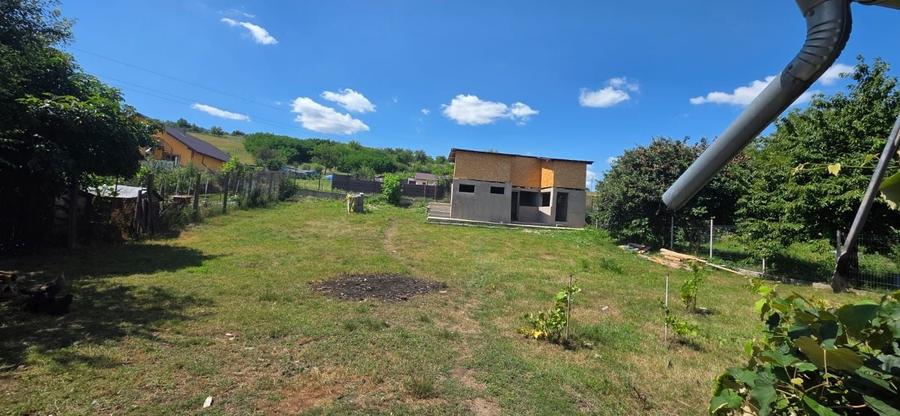 Casă cu 4 camere semidecomandat în Central