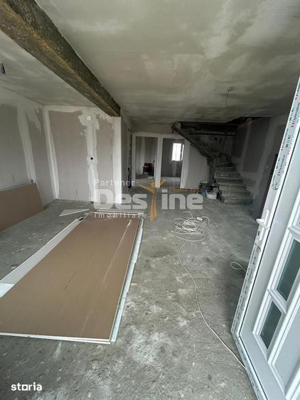 Casă cu 5 camere cu Teren 250 Mp în Lumina