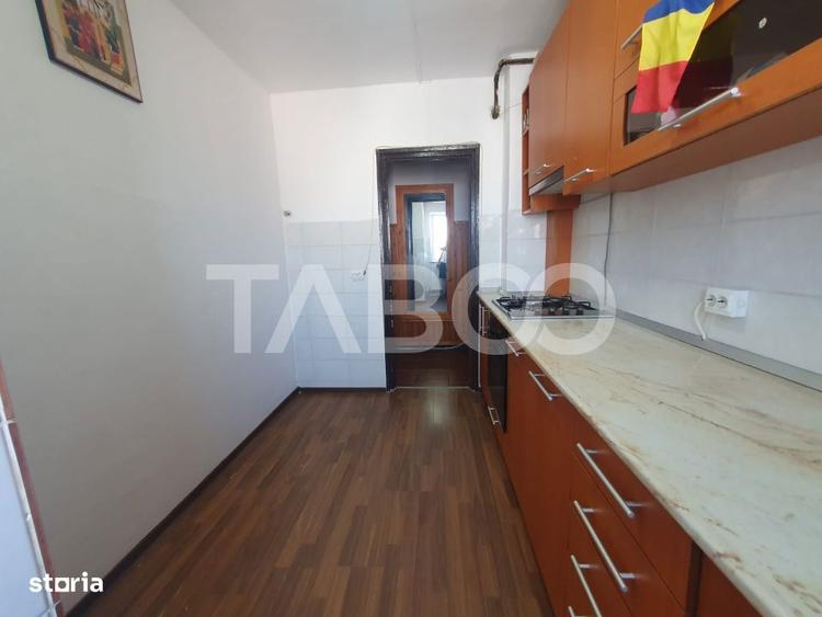 Apartament cu 2 camere semidecomandat, mobilat în Central