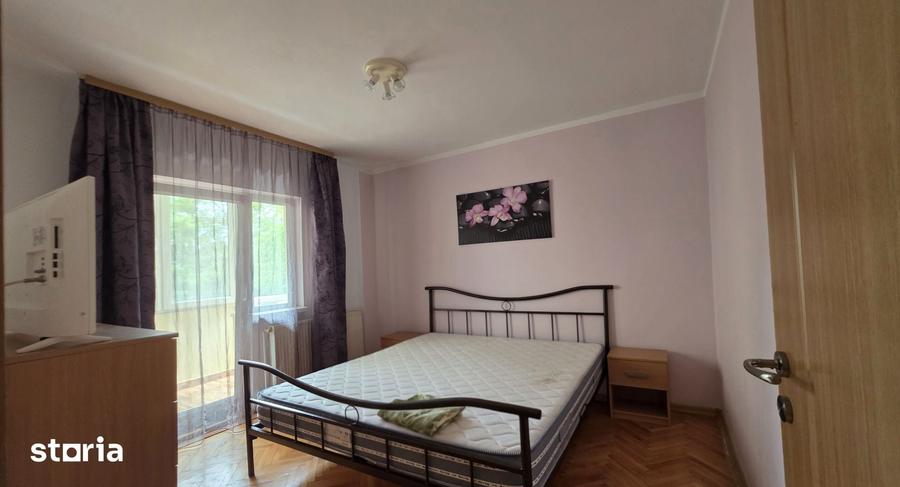 Apartament cu 3 camere decomandat în Lipovei