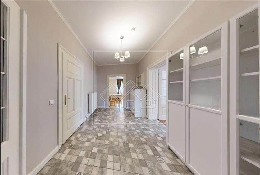 Apartament cu 3 camere circular în Sub Arini