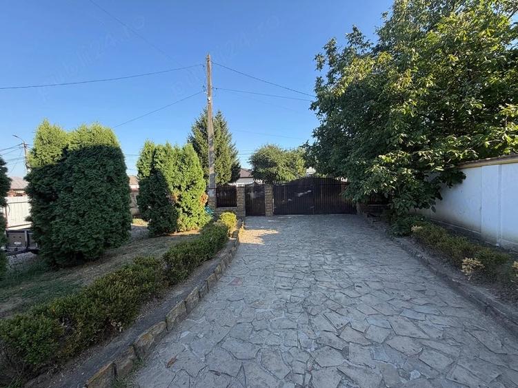 Casă cu 5 camere cu Teren 1000 Mp în Roman