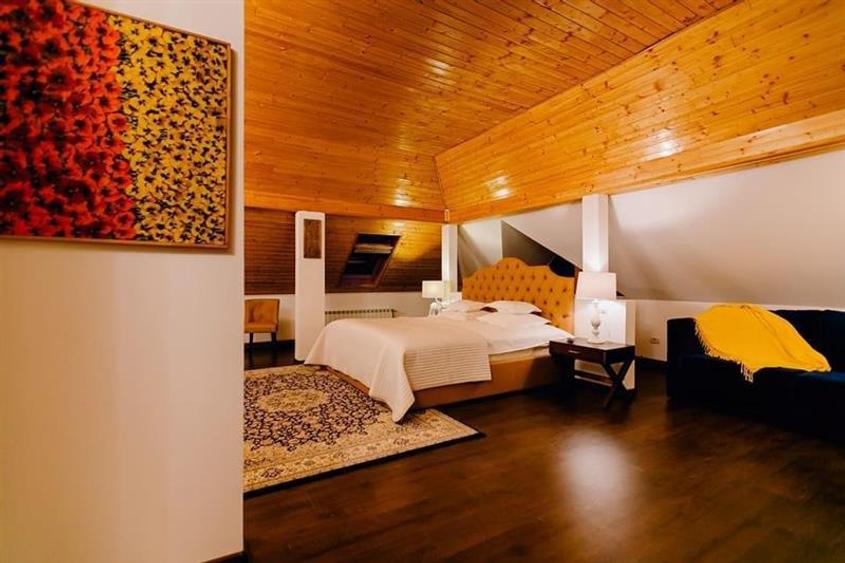 Casă cu 8 camere cu Teren 1000 Mp în Moroieni