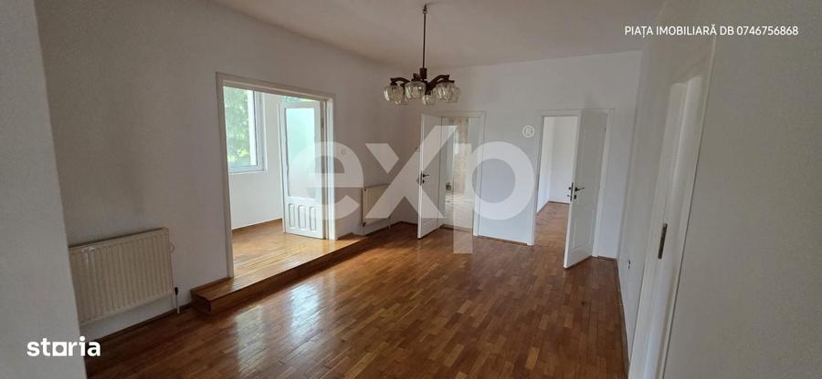 Casă cu 4 camere în Micro 6