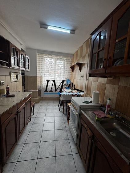 Apartament cu 3 camere decomandat, mobilat în Ampoi 3