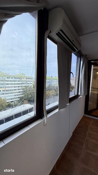 Apartament cu 3 camere semidecomandat în Centrul Civic