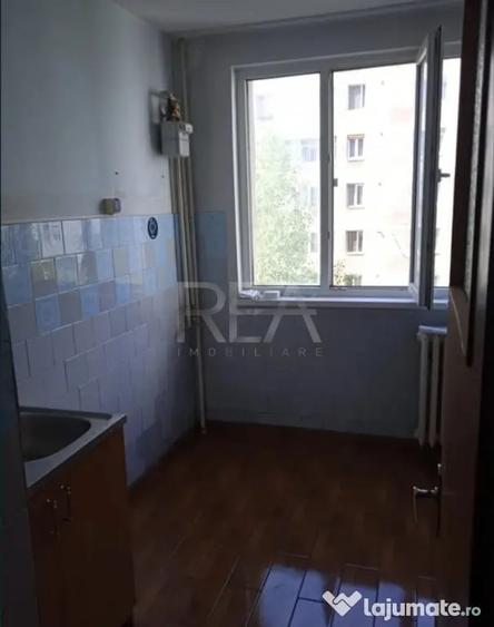 Apartament cu 3 camere semidecomandat în Drumul Taberei