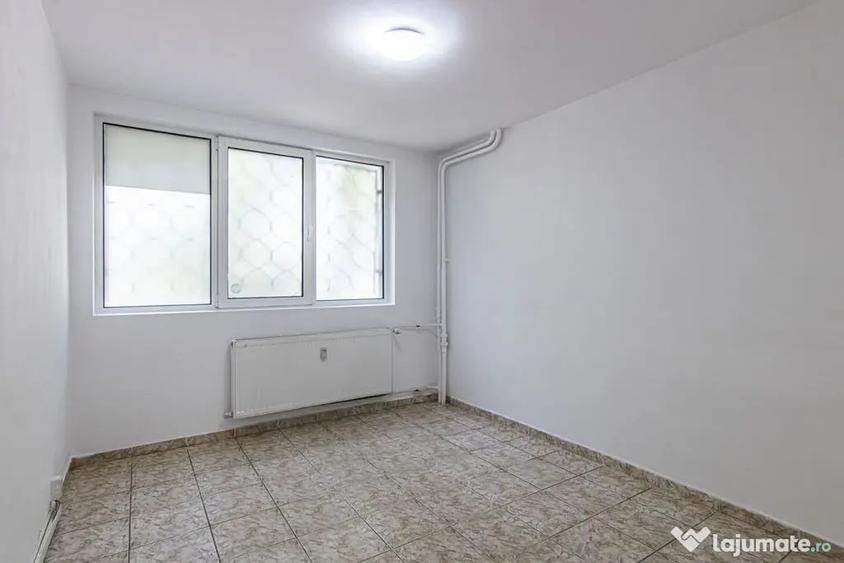 Apartament cu 4 camere semidecomandat în Drumul Taberei