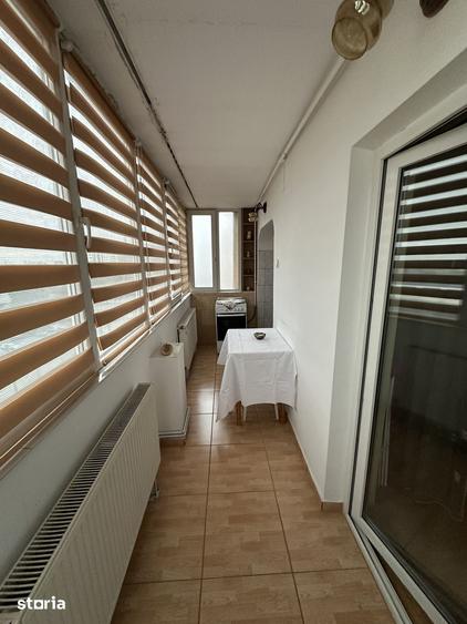 Apartament cu 2 camere decomandat în Tractorul