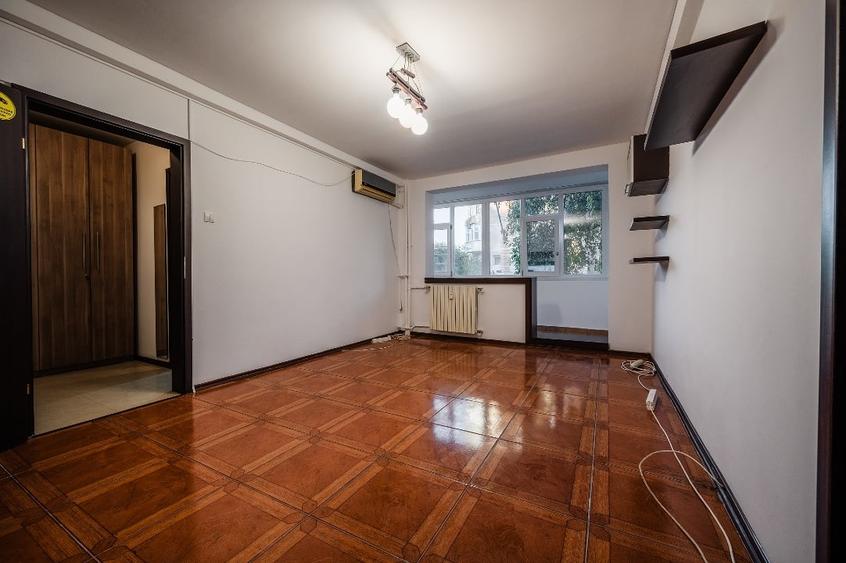 Apartament cu 3 camere semidecomandat în Central