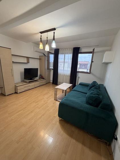 Apartament cu 2 camere semidecomandat în Girocului