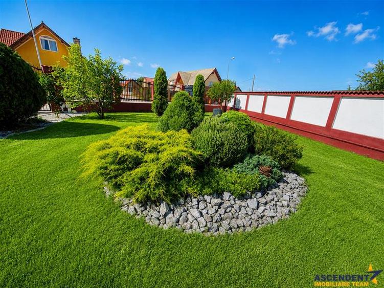 Casă individuală cu 5 camere cu Teren 1547 Mp în Stupini