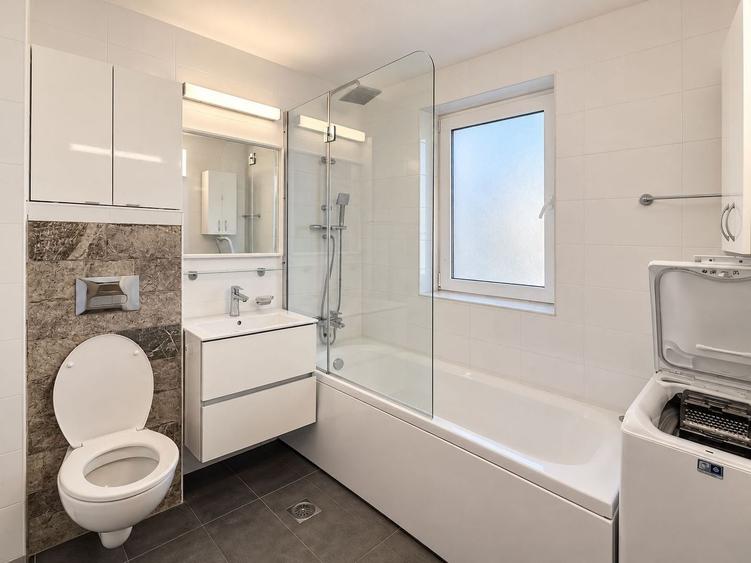 Apartament cu 4 camere decomandat, mobilat în Herăstrău