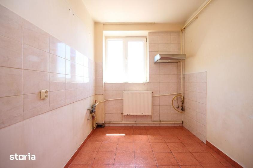 Apartament cu 4 camere semidecomandat în Craiovei