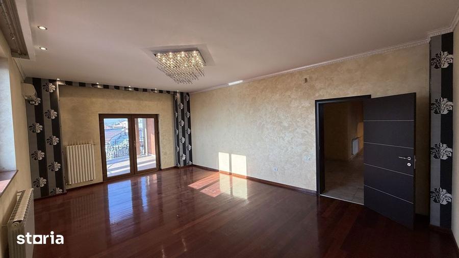Casă cu 7 camere cu Piscina în Ferentari