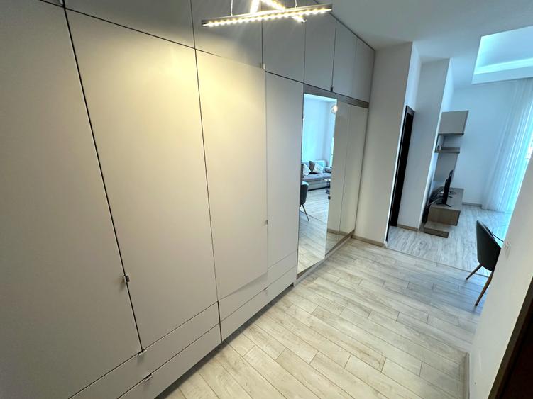 Apartament cu 2 camere semidecomandat, mobilat în Central