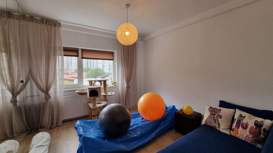 Apartament cu 3 camere decomandat, mobilat în Decebal