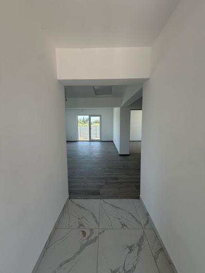 Casă cu 3 camere în Frumușani