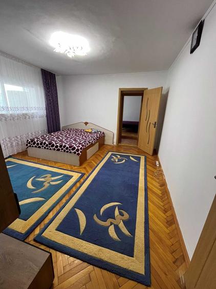 Apartament cu 2 camere semidecomandat în Girocului