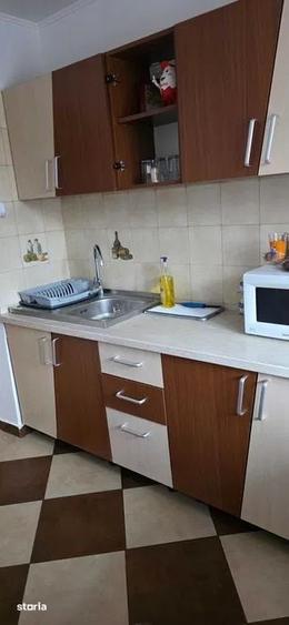 Apartament cu 3 camere decomandat, mobilat în Berceni
