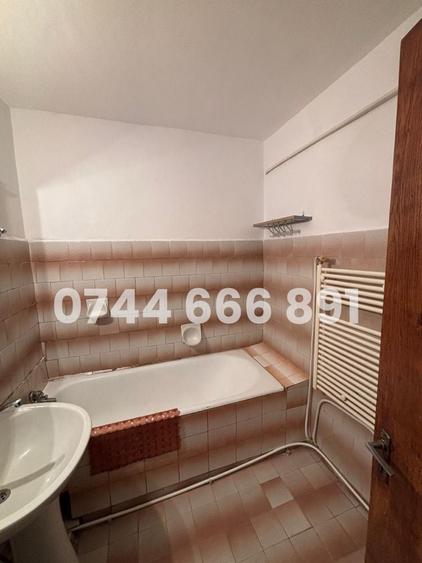 Apartament cu 3 camere decomandat în Central