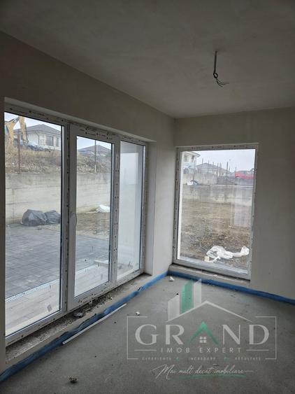 Duplex cu 4 camere cu Canalizare în Chinteni