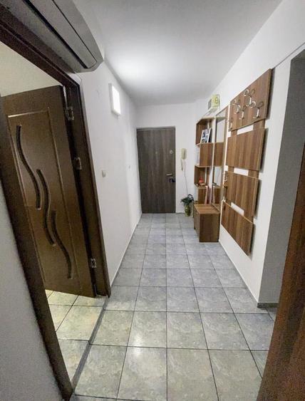 Apartament cu 3 camere decomandat în Mircea-Vodă
