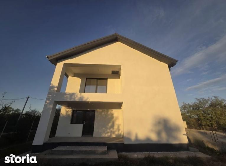 Casă cu 4 camere cu Teren 245 Mp în Costești