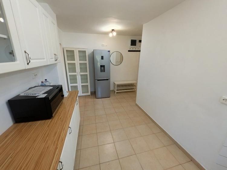 Apartament cu 3 camere semidecomandat, mobilat în Freidorf